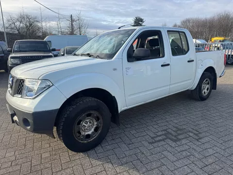 Nissan Navara **4X4-EURO 4-LOW KM**
