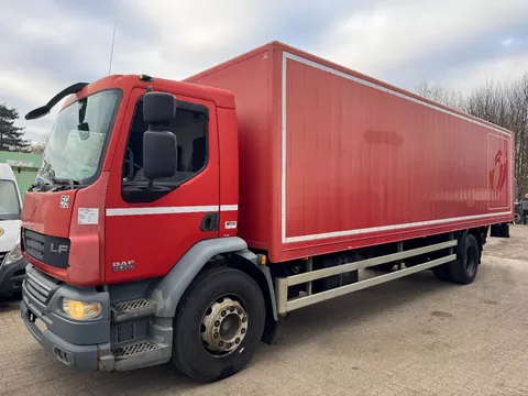 DAF LF 55.220 **BELGIAN TRUCK-MANUAL GEARBOX**