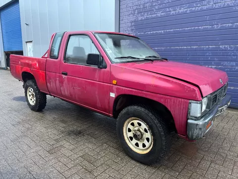 Nissan King Cab **4X4-2500DIESEL**