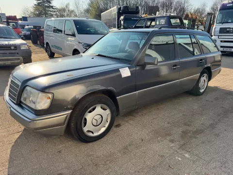Mercedes-Benz 200-serie **W124-E250TD**
