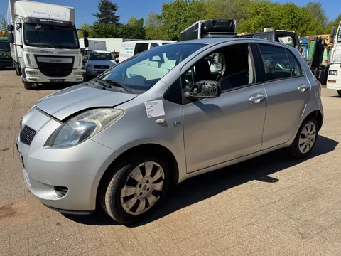 Toyota Yaris **5DOORS-AIRCO**