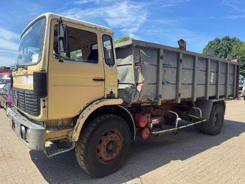 Renault G260 **BENNE-TIPPER**