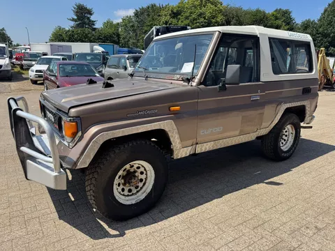 Toyota Land Cruiser **LANDCRUISER + HARDTOP**