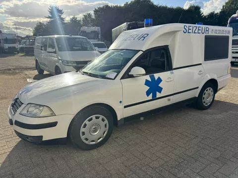 Volkswagen Passat **AMBULANCE-RETTUNGSWAGEN**