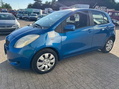 Toyota Yaris **PETROL-ESSENCE-AC**