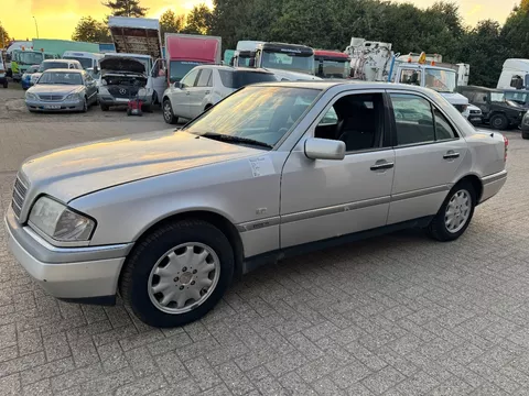 Mercedes-Benz C-Klasse **C180-PETROL-AC**
