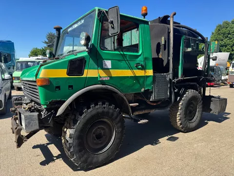 Unimog 424 **BITUMTANK-GOUDRONEUSE**