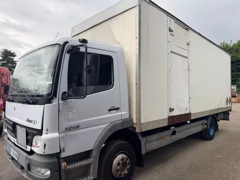 Mercedes-Benz Atego 1218 **MANUAL GEARBOX-STEEL SUSPENSION**
