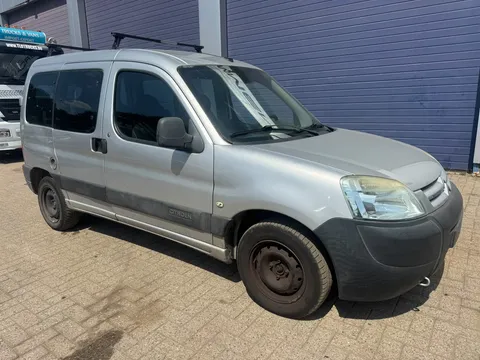Citro&euml;n Berlingo ESSENCE-PETROL